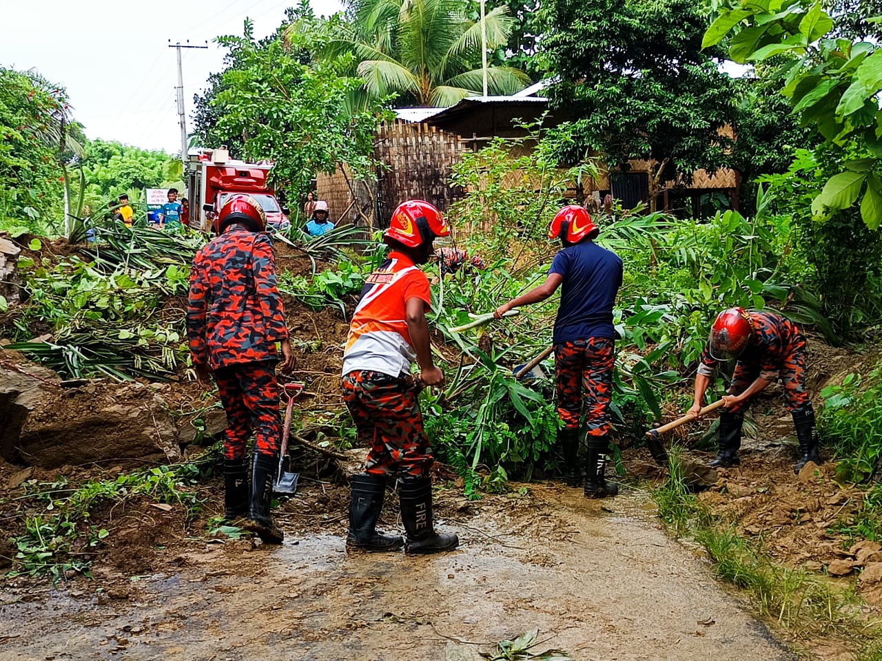 সাজেক সড়কে ১০ ঘণ্টা পর যান চলাচল স্বাভাবিক, পর্যটকদের মাঝে স্বস্তি